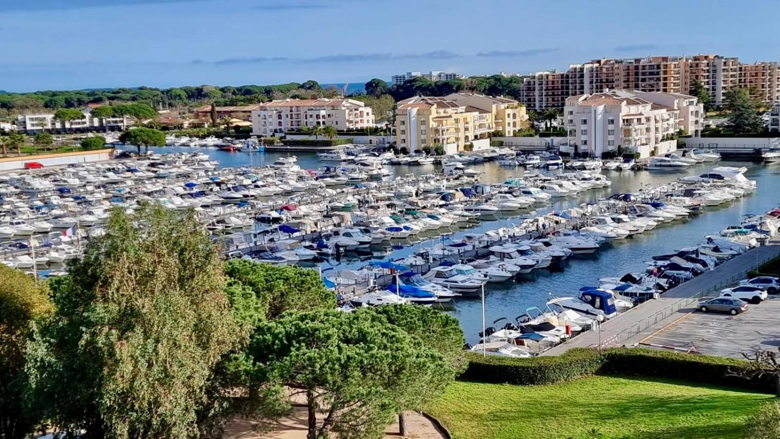 Studio Avec Vue Sur Marina Et Mer - 2 Adultes Et 1 Enfant Maximum Mandelieu Kültér fotó